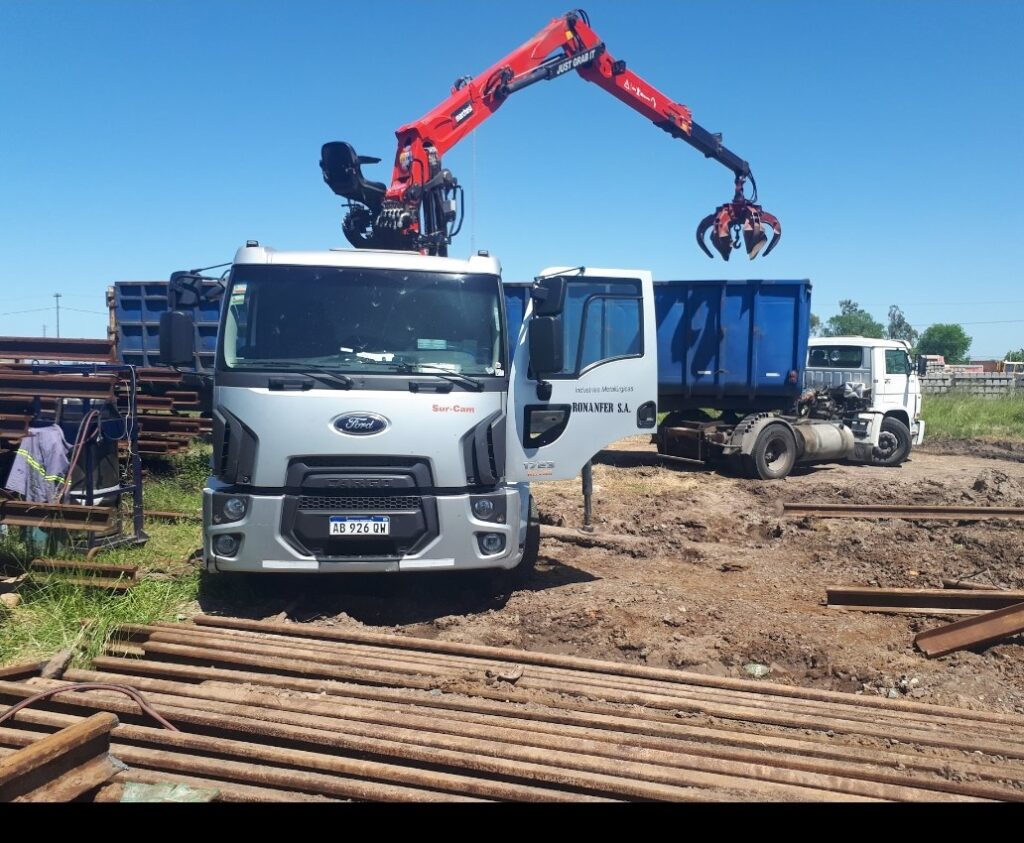 caricatorerottami-conpolipo-sucontainerscarrabile-inargentina