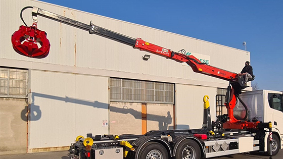 marchesi-crane-rearcabin-installed-on-volvo-truck