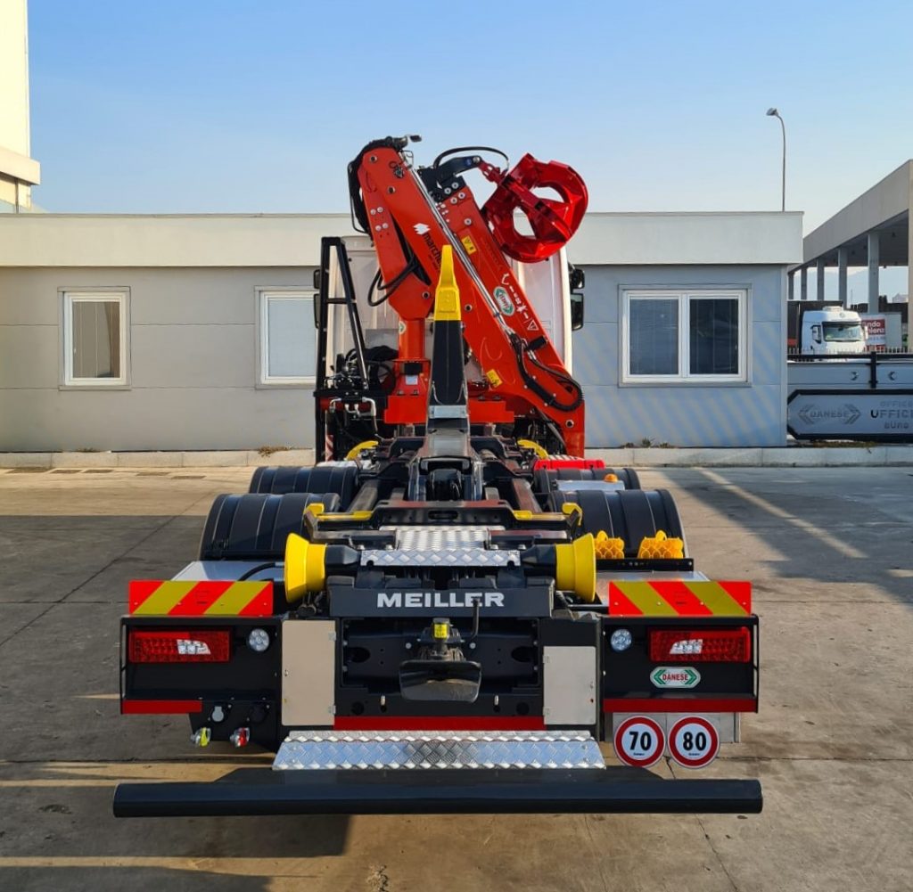 marchesi-recycling-crane-foldable-rearcabin