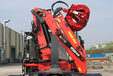 Compact-shape-recycling-cranes-and-forestry-cranes