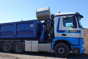 Short-first-boom-above-the-chassis-for-recycling-cranes